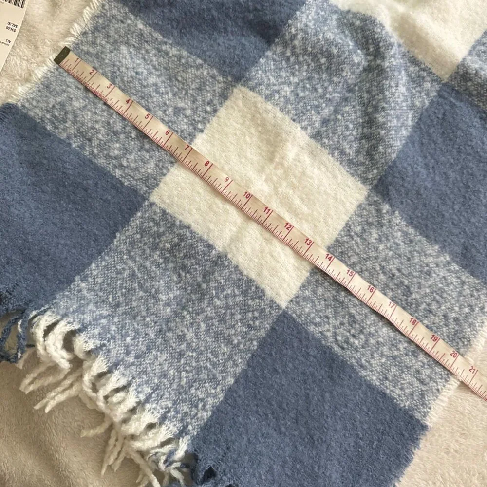 urban‎ outfitters Fuzzy Plaid Scarf With Fringe Edges Blue & White Check Pattern